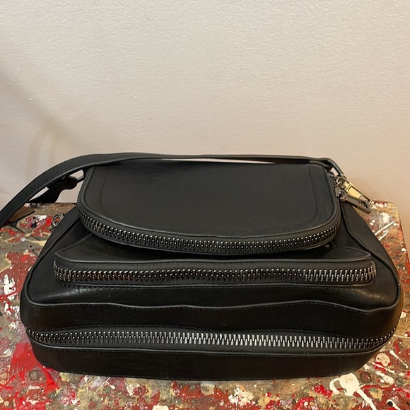 Aldo Faux Black Leather Crossbody Zipper Purse Bag - Picture 10 of 16